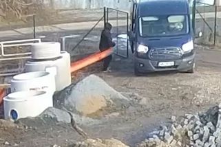 Trojice zlodějů neměla skrupule. Na stavbách v Praze brala materiál i bagry - Novinky